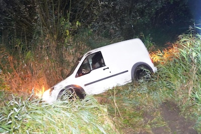 Bestelbusje belandt in greppel bij eenzijdig ongeval op de N331 bij Hasselt