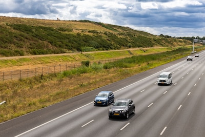 Stortbult langs de snelweg mag voorlopig gewoon hoger worden van de rechter
