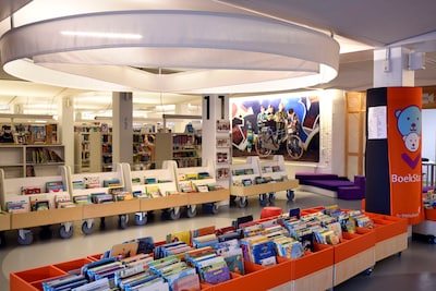 Bibliotheek Woerden houdt middag met kunst, straattheater en groot kleurplaatkunstwerk