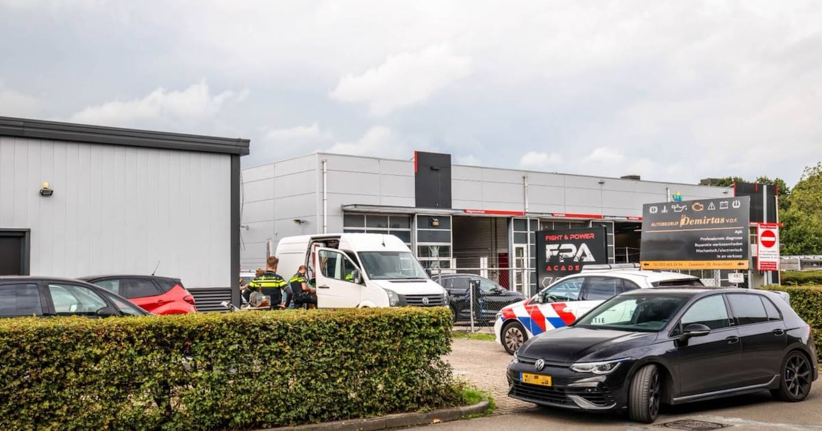 Politiehelikopter hangt minutenlang boven Amersfoort en busje wordt binnenstebuiten gekeerd; dit is 
