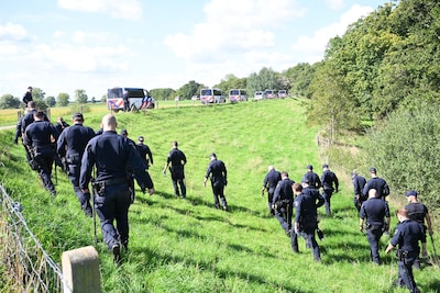 Alles uit de kast bij massale zoektocht in Overasselt, met dat ene extra stapje voor de collega’s di