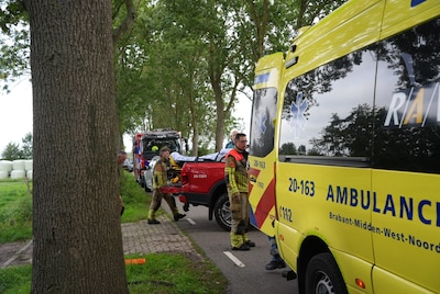 Paard anderhalf uur vast in sloot in ’s Gravenmoer, eigenaar later onwel