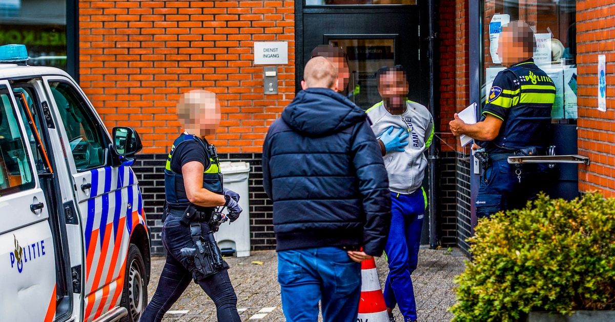 Rapper Jay Jay twee jaar de cel in voor oplichting: ‘Jullie moeten naar ...