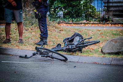 Fietser gewond na botsing met auto in Arnhem tijdens drukke ochtendspits