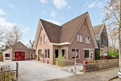 Deze villa met indrukwekkend veel ruimte is perfect voor mensen die buiten de standaard kaders denke