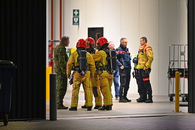 Verdacht pakket met mogelijke explosieven gevonden bij bedrijf in Hapert, EOD doet onderzoek
