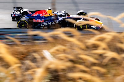 Verstappen wordt opgejaagd door Hamilton in Zandvoort, Russell leidt in sprintrace