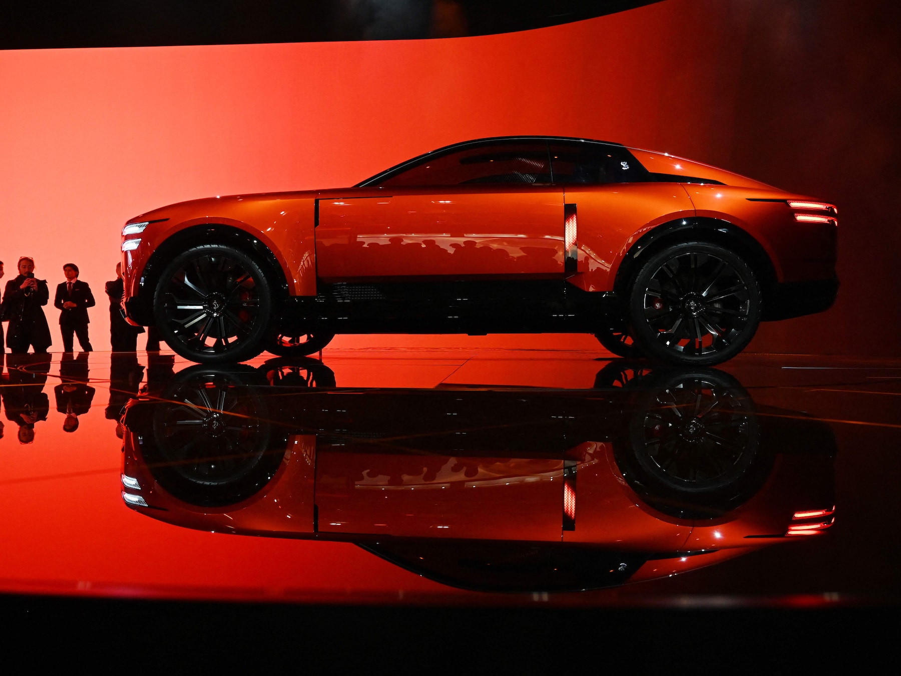 Autoshow van uitersten in Japan: betaalbare Europese mobiliteit en luxe conceptauto’s