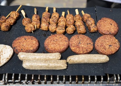 What should plant-based chicken pieces be called? Well-known advertiser makes a suggestion