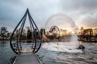Gemeente Zoetermeer verwelkomt druppelvormig kunstwerk De Waterloper bij Grote Dobbe