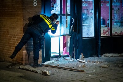 Veel schade aan high-tea café in centrum na explosie: eigenaar heeft geen idee wie achter aanslag zit