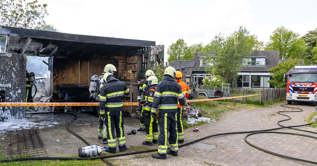 Schuur gaat in vlammen op in Aldeboarn
