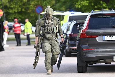 Zeker drie gewonden na zwaardaanval op Zweedse school, politie schiet verdachte neer