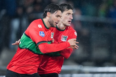 Gemiste penalty, maar dan tóch een punt: NEC knokt zich in hectisch slot naast Fortuna