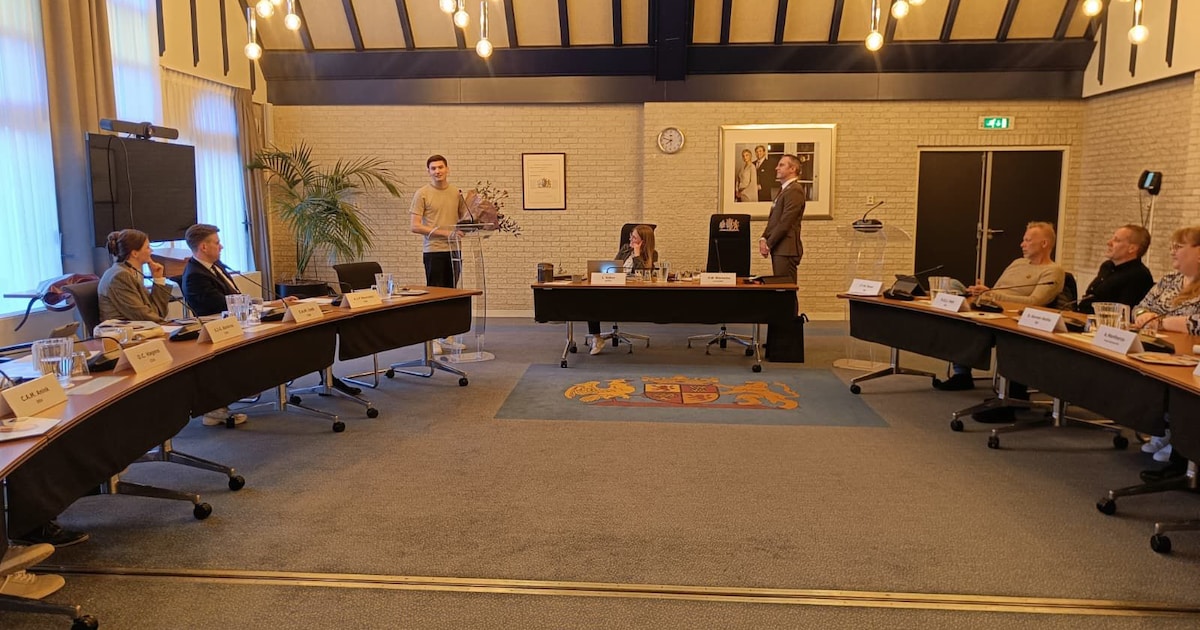 Acht raadsleden nemen afscheid in Opmeer