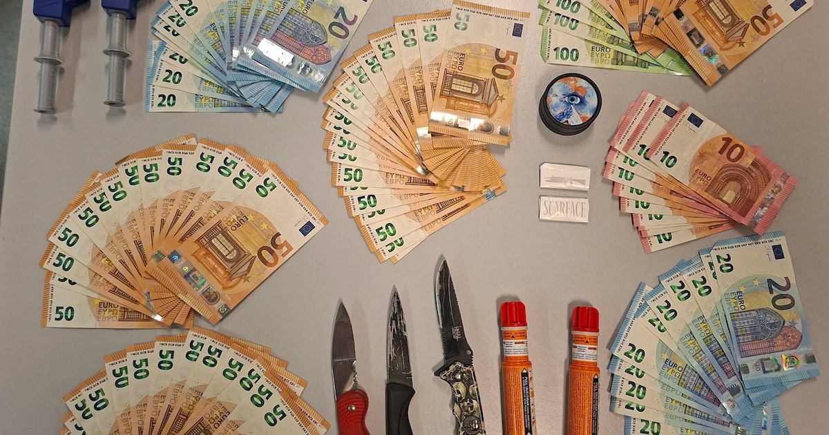 4.450 euro cash in beslag genomen en drie messen gevonden bij gezamenlijke controleactie van Politie