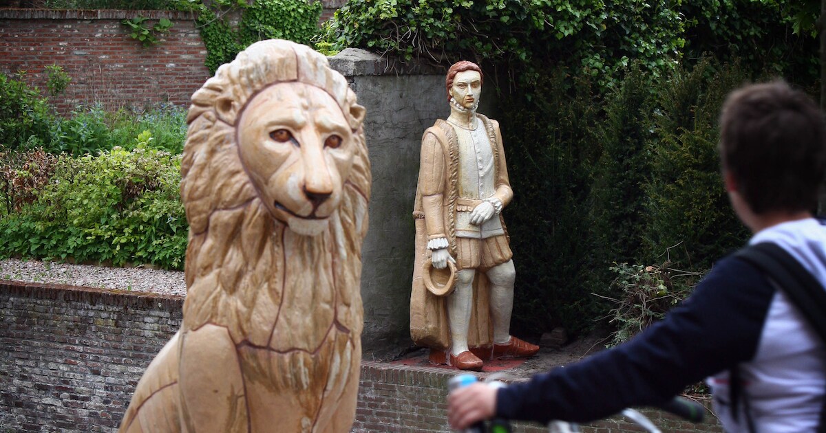 ‘Spuuglelijk’ beeld van Johan van Oldenbarnevelt verdwijnt van Zuidsingel | Amersfoort