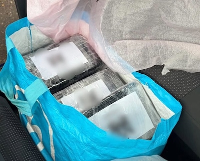 Agenten in Breda richten wapen op automobilist met kilo’s harddrugs in auto