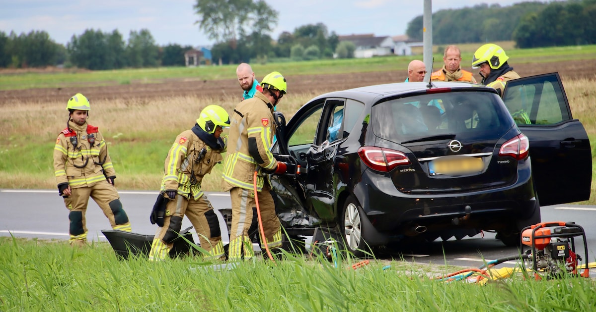 Automobilist gewond na botsing met busje in Anna Paulowna