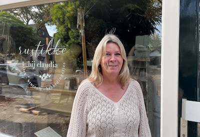 Claudia verkoopt brocante in Zoetermeer: 'Al als klein meisje stond ik in de rij bij de Pelgrimshoev