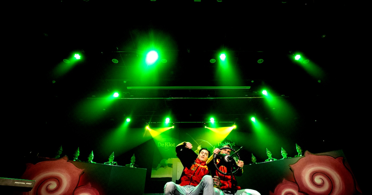 Klotlandsliedjesfestival: eigen liedjes en feestband in Asten