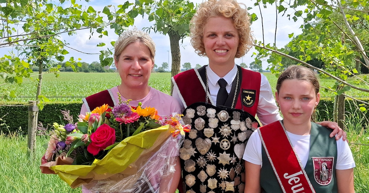 Allereerste koningin in Netterden en vader Raben geniet van Schotse hooglanders