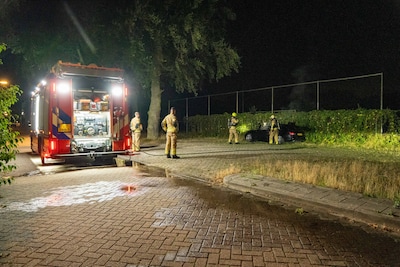 Auto brandt uit op Nico Bolkesteinlaan in Deventer
