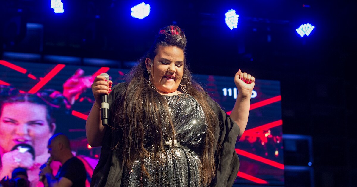 Songfestivalwinnares Netta leert Netanyahu haar kippendansje | Show | AD.nl
