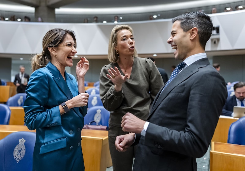 Dilan Yesilgöz (VVD), Ingrid Coenradie (JA21) en Rob Jetten (D66) tijdens het debat.