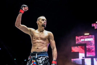 Regian Eersel behoudt wereldtitel na sensationele knock-out binnen anderhalve minuut