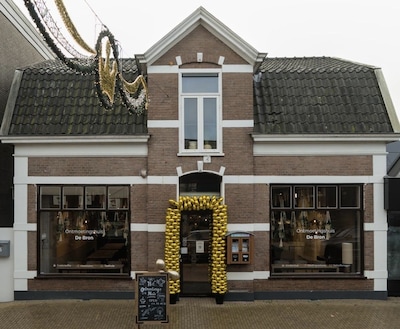 Ontmoetingshuis De Bron geopend aan Asselsestraat: 'Conceptstore voor gezellige ontmoeting'