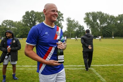 54 nieuwe spelers, nieuwe aanvoerder en twijfels in de winterstop: Charlois spot met alle wetten en pakt titel