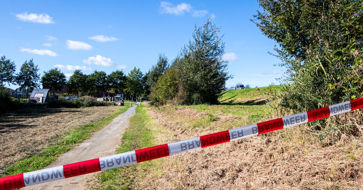 Overleden persoon aangetroffen in Burgemeester Rasterhoffpark in Sneek, politie doet onderzoek