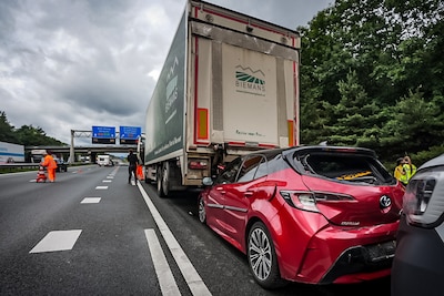 Groot ongeluk op A12: minstens vijf voertuigen betrokken