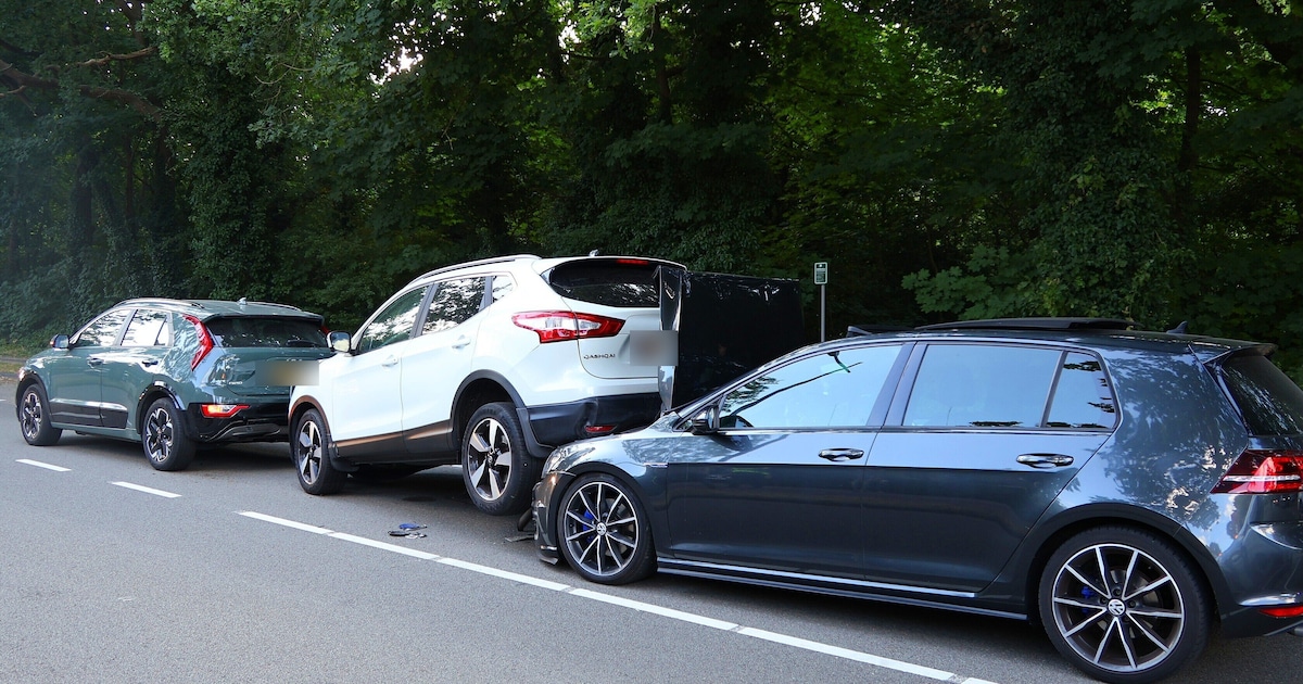 Kettingbotsing tussen drie auto's op Barchman Wuytierslaan in Amersfoort