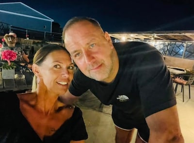 ‘Ze smeekten om gered te worden voor hun kinderen’: Britse Lisa overlijdt na bosbranden, partner vecht voor zijn leven