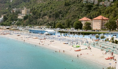 LIVE vakantieblog | Nonnen voeren ‘heilige oorlog’ om hun Italiaanse strand te behouden: ‘Waarom pakt de gemeente dit af?’