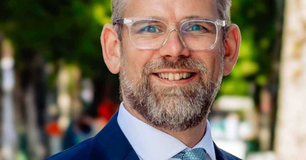 Vlielandse wethouder Stefan van Keijzerswaard beoogd burgemeester van Ameland