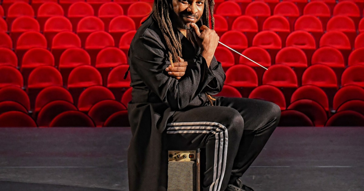 Cabaretier Marlon Kicken treedt op in Barghse Huus