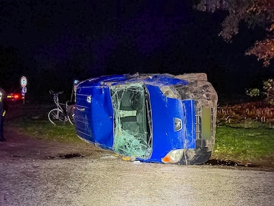 Zwaar beschadigde bestelbus in Doetinchem, automobilist spoorloos