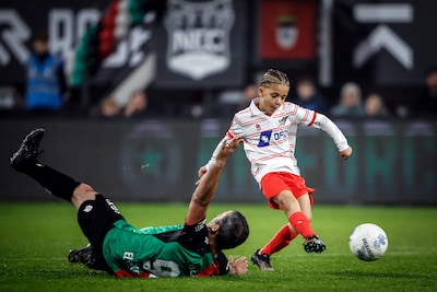 Historische wisselbeurt vertedert NEC-fans: John Vievermans (66) wordt vervangen door kleinzoon Wes 