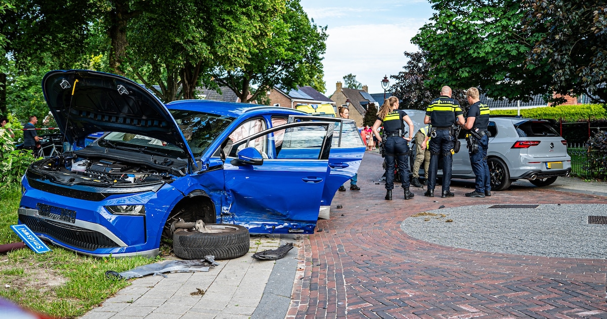 Gewonden bij botsing tussen twee auto's in Drachtstercompagnie