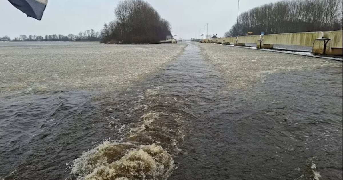 Vaarverbod voor kleine schepen op hoofdvaarweg Lemmer door drijvend ijs
