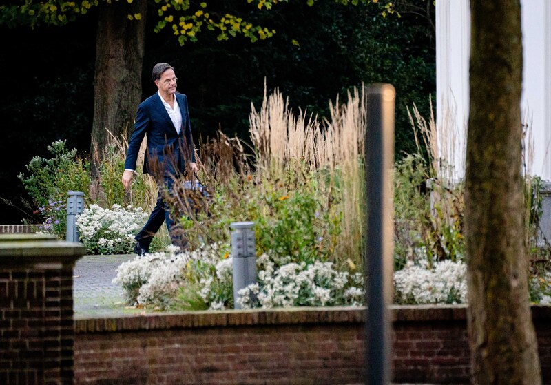 Demissionair premier Mark Rutte bij aankomst bij het Catshuisberaad.