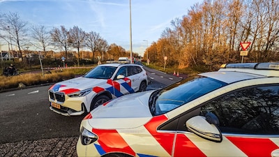 Automobilist rijdt door na aanrijding in Enschede, fietser blijft gewond achter