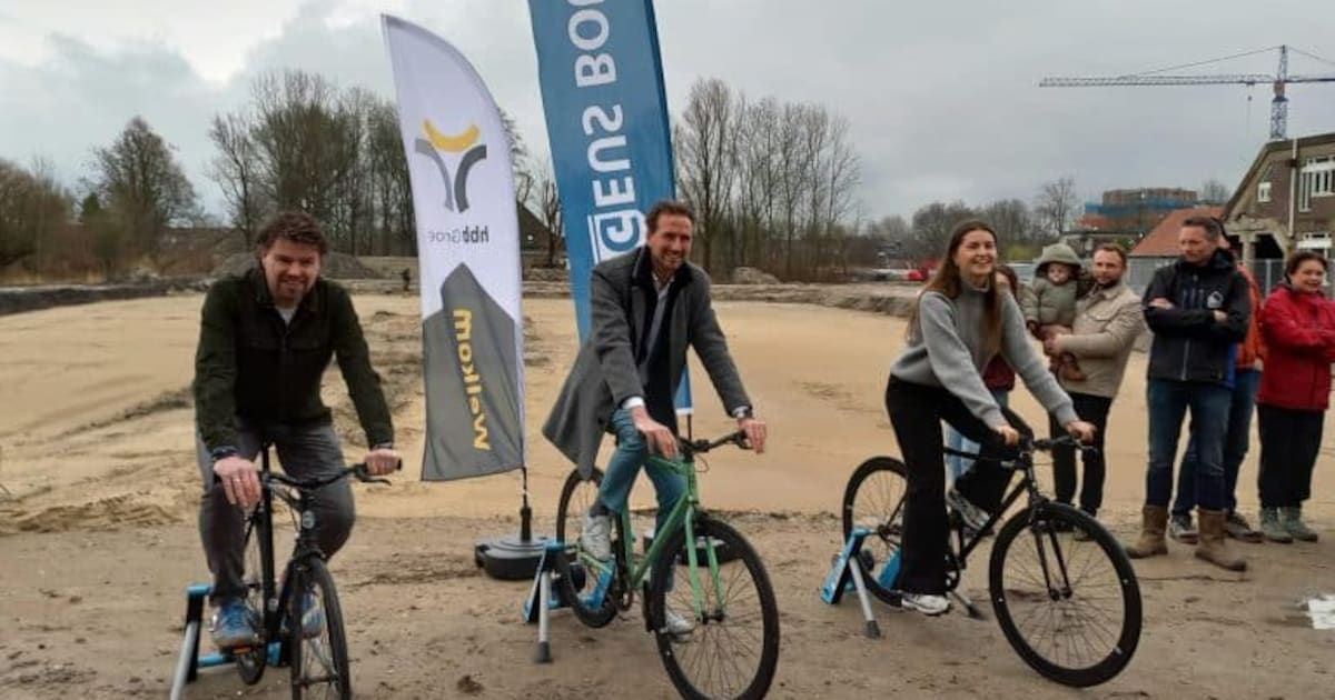 Toekomstige bewoners trappen op dynamofietsen start bouw groene wijk Pendorp in Alkmaar af