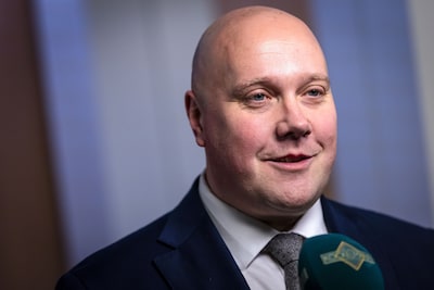 Despite criticism, government wants mandatory insurance for the self-employed