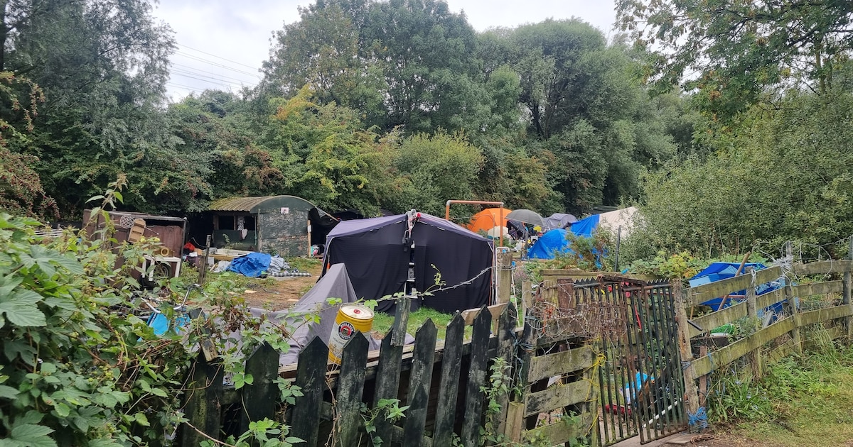 Daklozen in tenten bij fort Blauwkapel, buurt is ongerust: ‘Als ze gaan ontruimen, zet ik mijn tent 