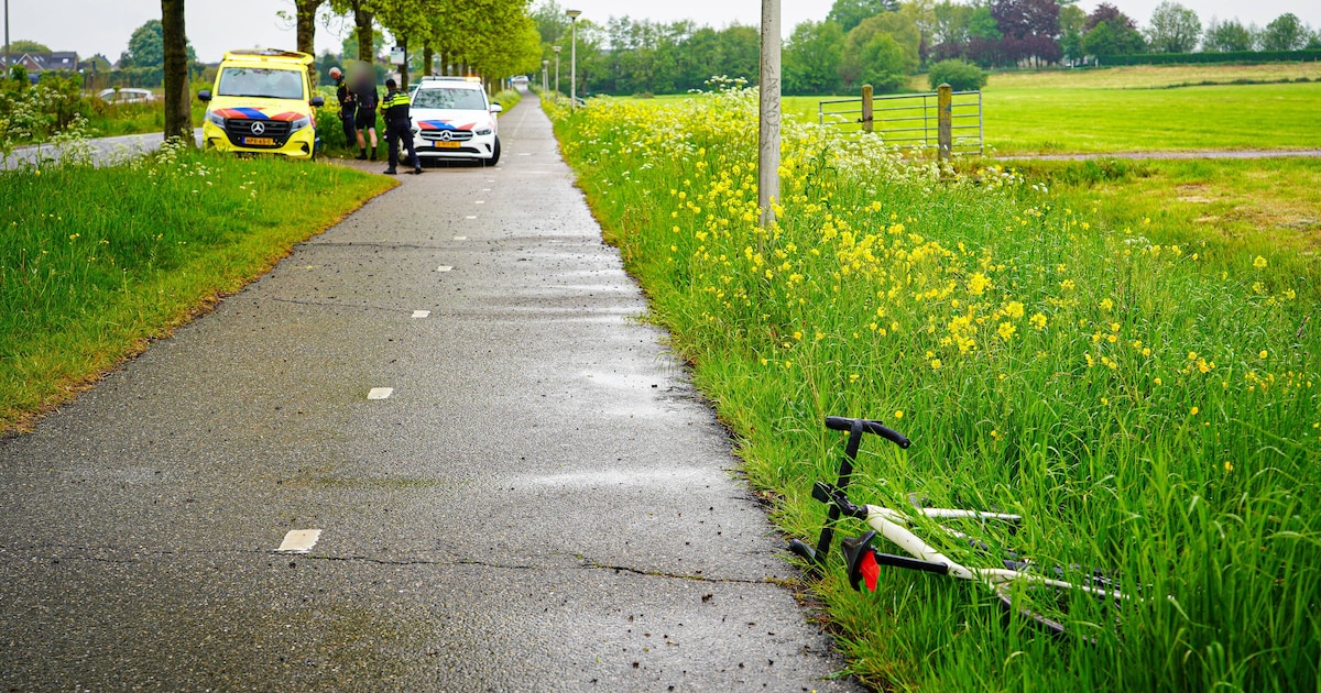 Wielrenner ten val op Ripselaan in Rijpwetering
