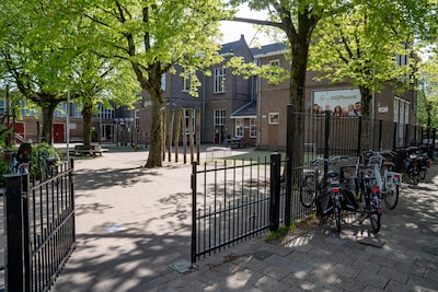 Ruzie op schoolplein loopt uit de hand: leerling groep 8 steekt klasgenoot met zakmes